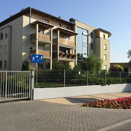 Apartament Pod Sosnami Ustka Exteriör bild